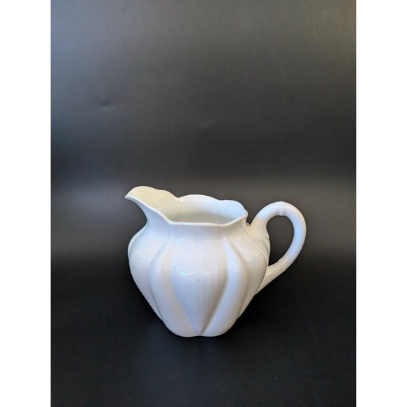 Shelley Dainty White Creamer Pitcher Jug Fine Bone China Vintage - Picture 3 of 16